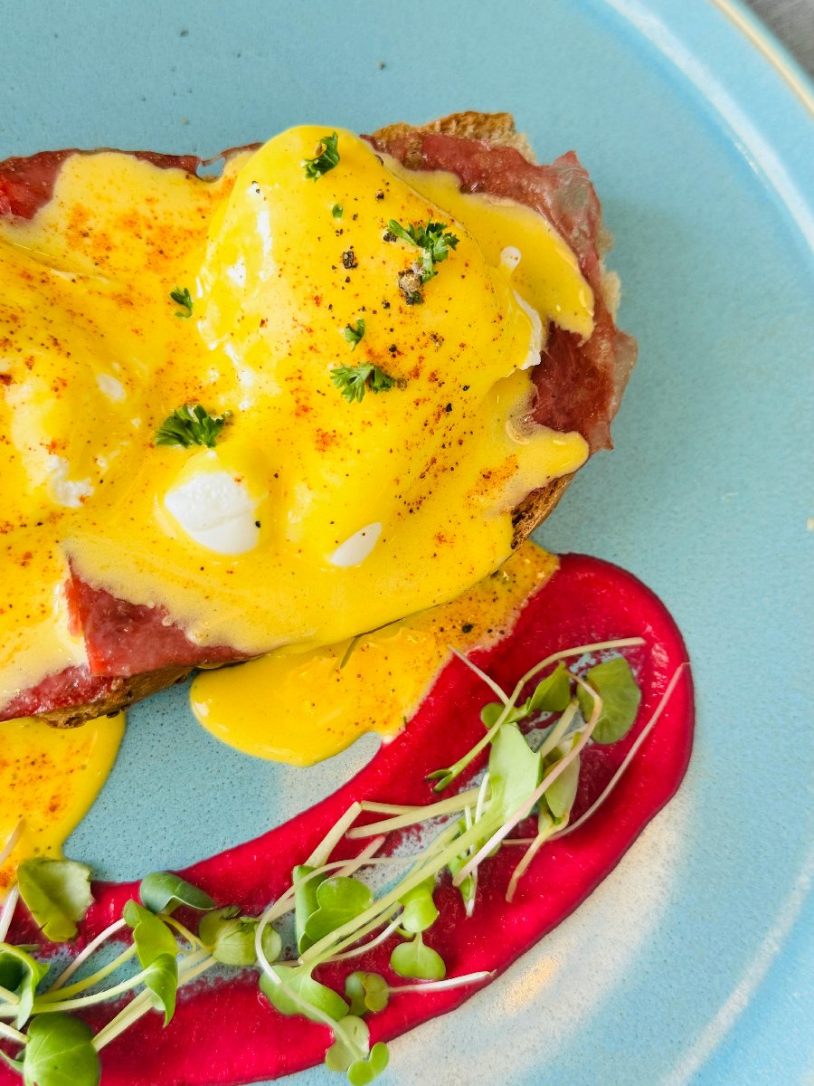 Hollandaise Sauce (Easy & No-Fail)